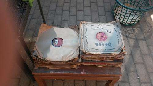 50 + 78's or 10 inch Vynal Records 30 + normal lp records. 40's 50's 60's good cond.